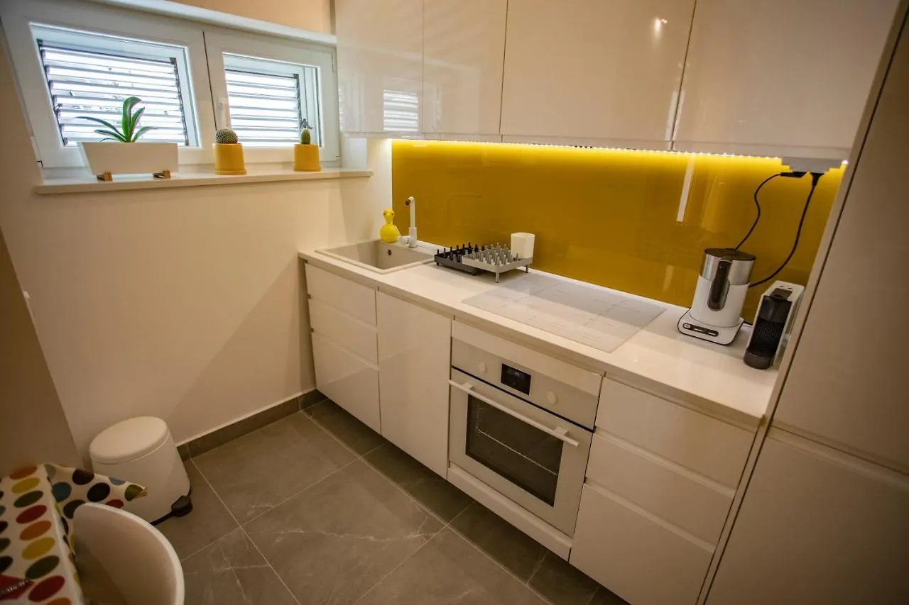 Nook Bb Apartment Split