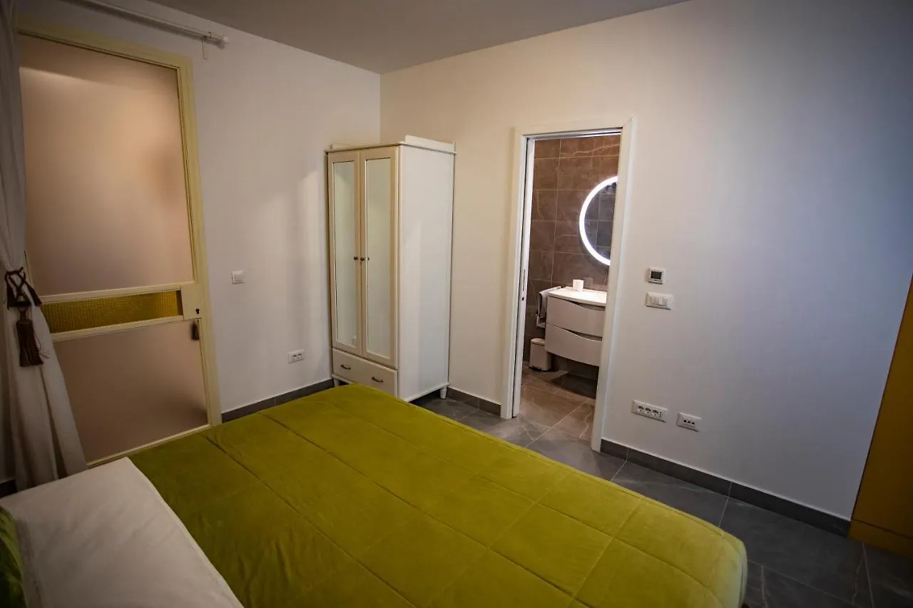 Nook Bb Apartment Split