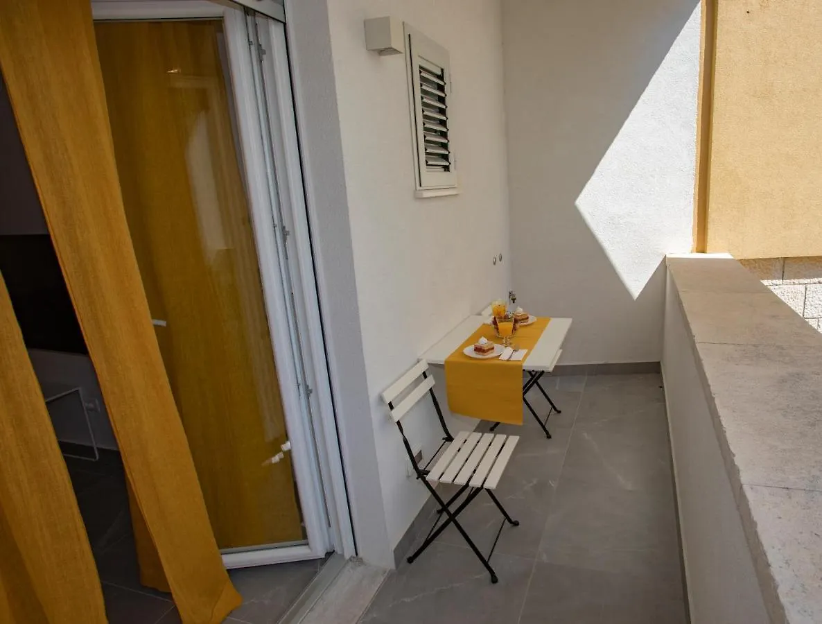 Nook Bb Apartment Split